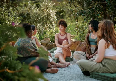 Community Connections Fostering Friendships during Social Travel Activities